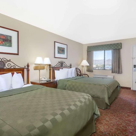 Days Inn By Wyndham Kingman East Экстерьер фото
