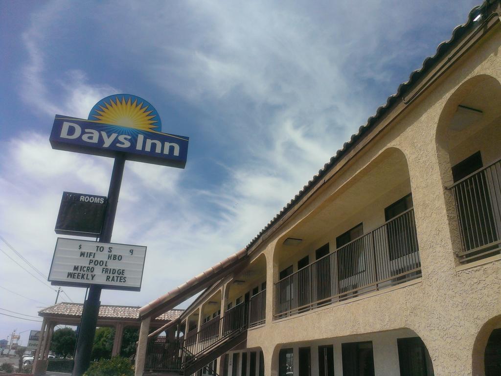 Days Inn By Wyndham Kingman East Экстерьер фото