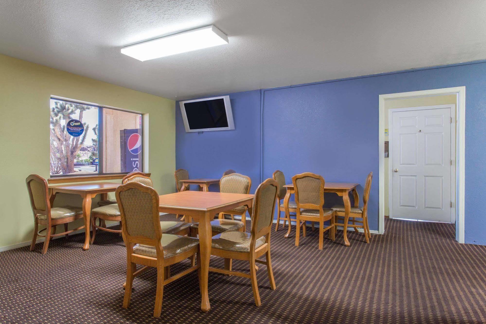 Days Inn By Wyndham Kingman East Экстерьер фото