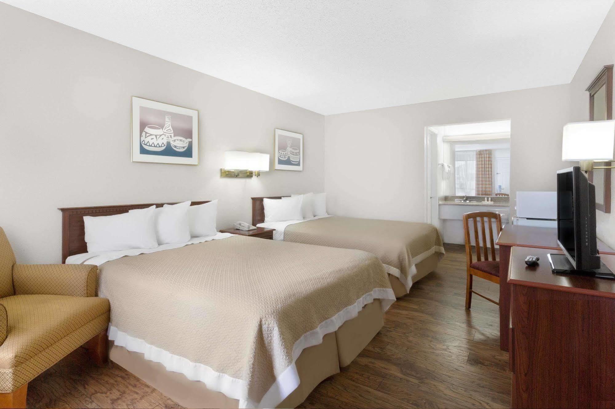 Days Inn By Wyndham Kingman East Экстерьер фото