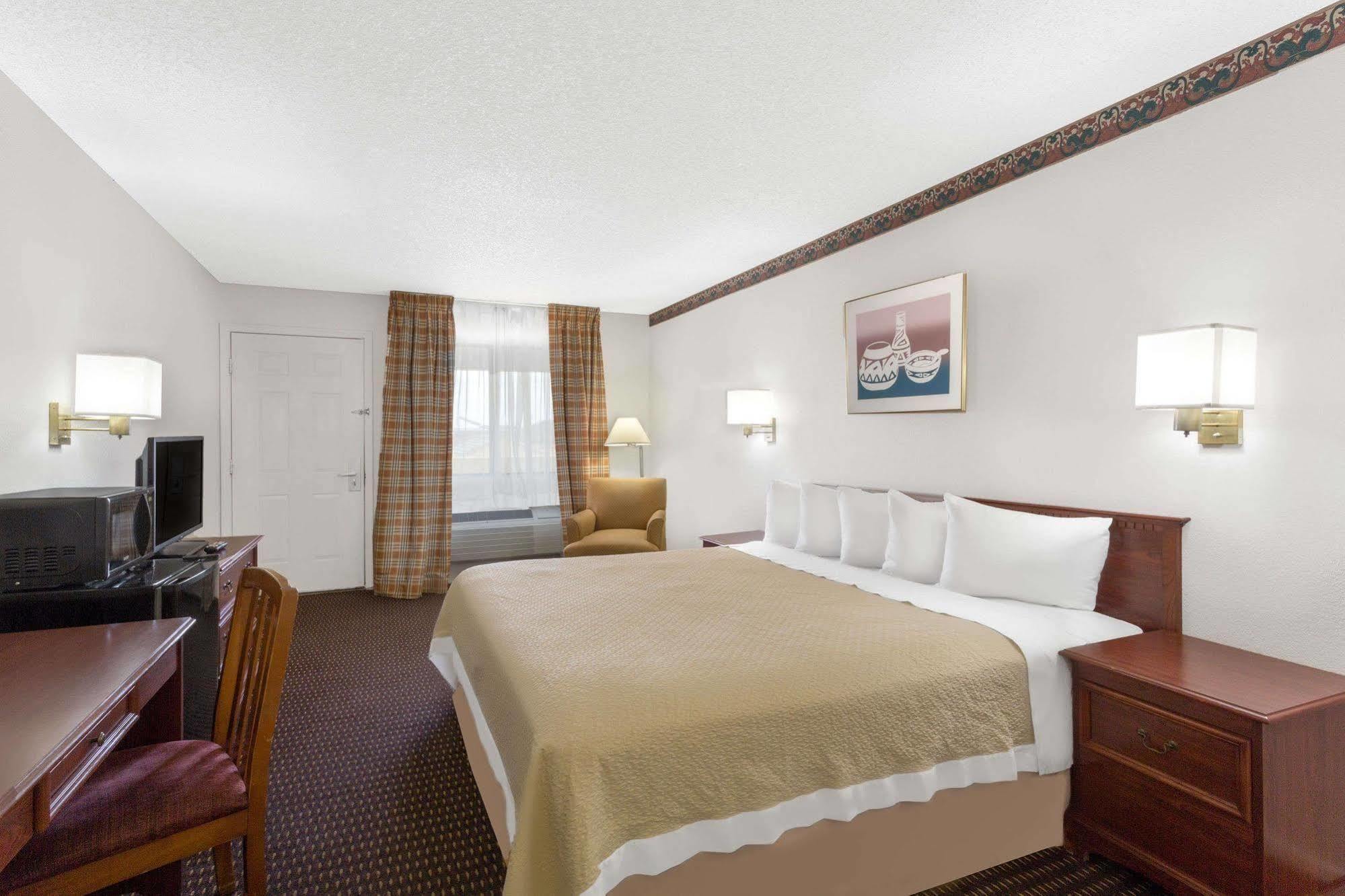 Days Inn By Wyndham Kingman East Экстерьер фото