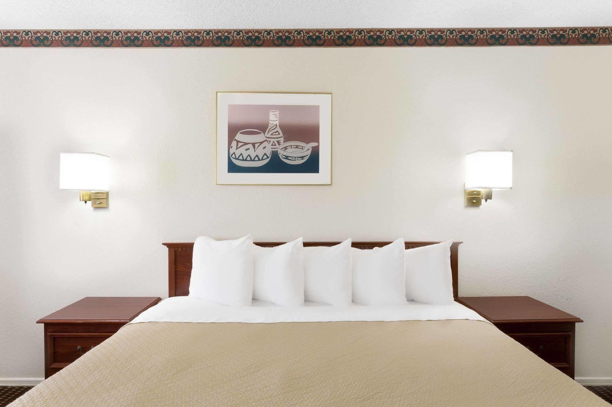 Days Inn By Wyndham Kingman East Экстерьер фото